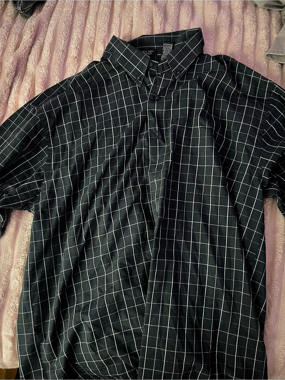 Van Heusen Plaid Button Down in Black & Green Like New